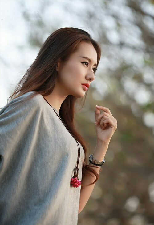 爱游戏电竞-曼联在英超强势反弹，争夺榜首位置