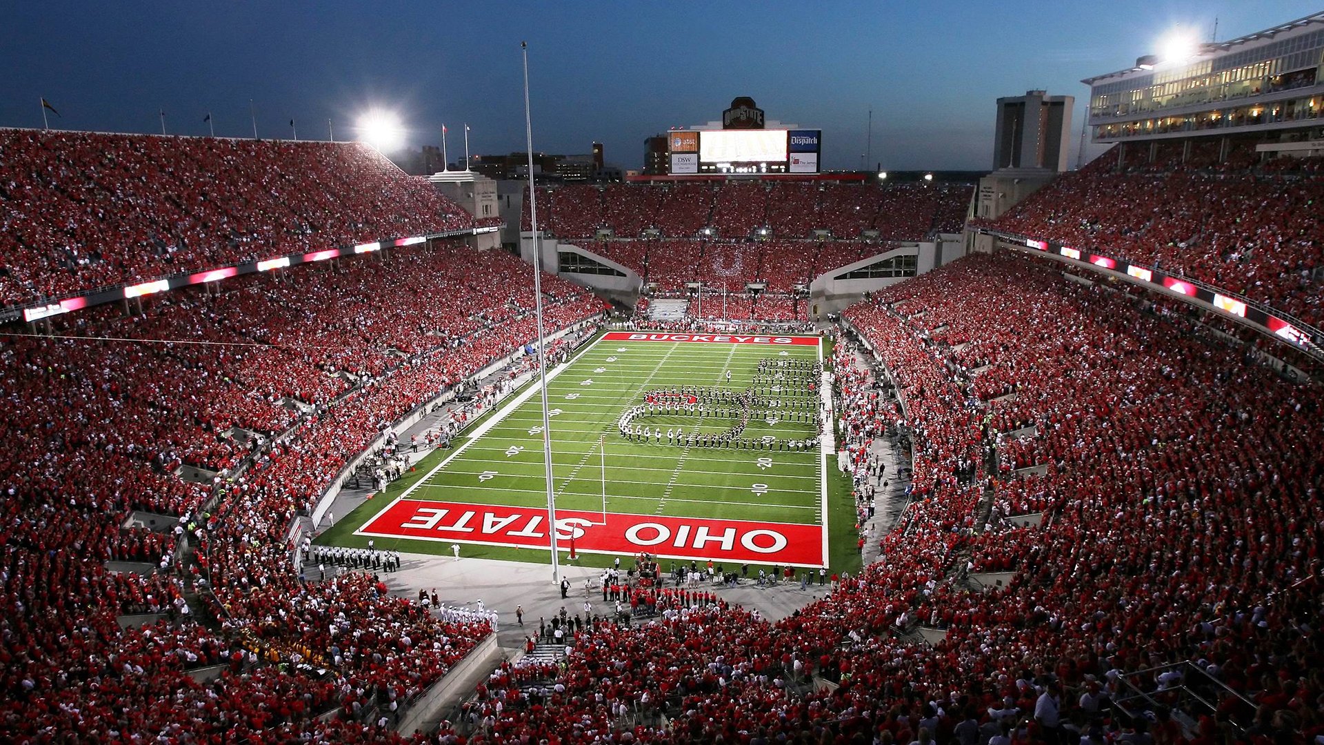 AYX体育官网-麦克沃伊触壁瞬间领先半身优势，麦克沃伊女友